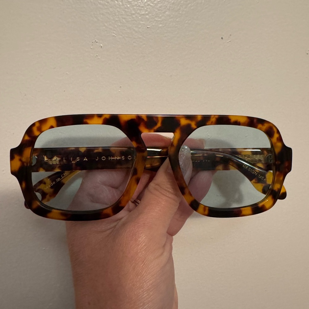 Elisa Johnson Jane in Tortoise Shell Sunglasses